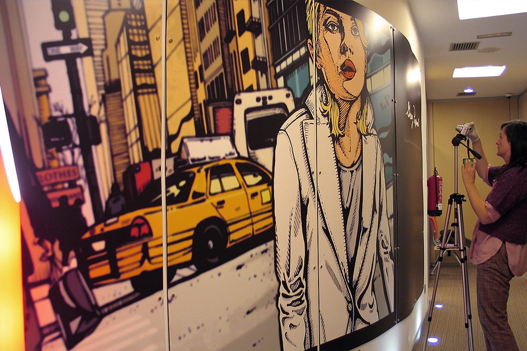 Mural interior en el Centro de Negocios Seavi